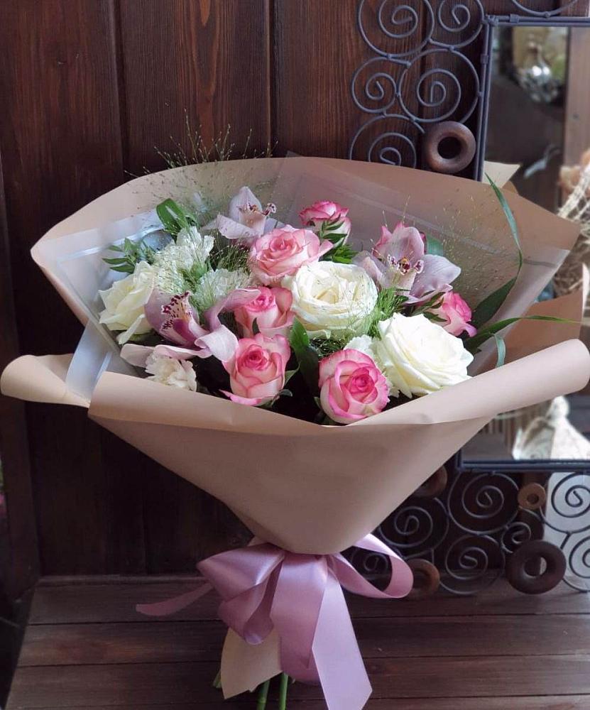 Букет майское утро в Нижней Мактаме Букет цветов из: Гвоздики, Орхидеи, Розы и Хризантемы в Нижней Мактаме