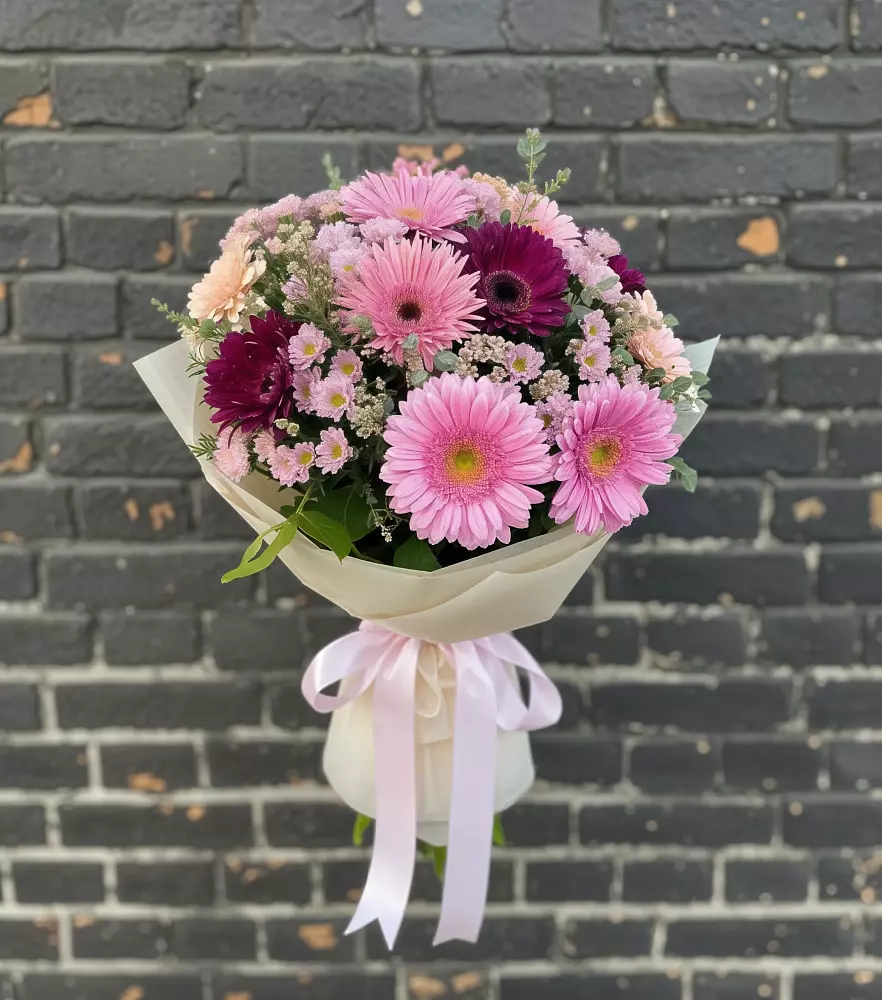 Букет яркие краски в Нижней Мактаме Букет цветов из: Герберы и Хризантемы в Нижней Мактаме