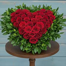 Композиция Сердце в любви в Нижней Мактаме Цветочная композиция из Розы в виде сердца в Нижней Мактаме