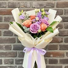 Букет цветочные ноты в Нижней Мактаме Букет цветов из: Лизиантусы и Розы в Нижней Мактаме