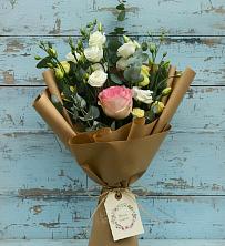 Букет нежный привет в Нижней Мактаме Букет цветов из: Розы и Лизиантусы в Нижней Мактаме